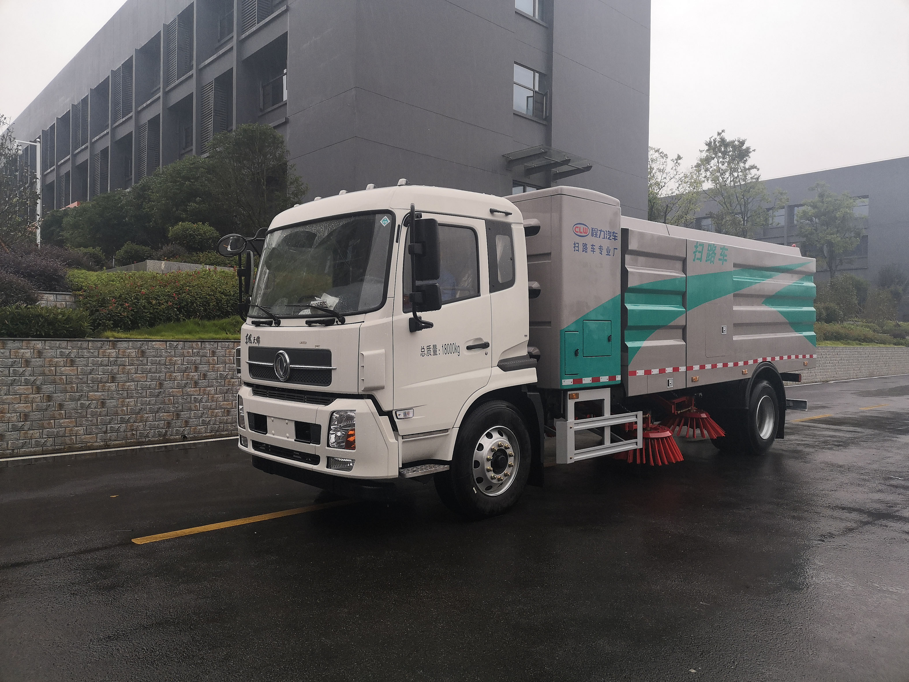 12方東風(fēng)天錦純電動高端掃路車圖片3